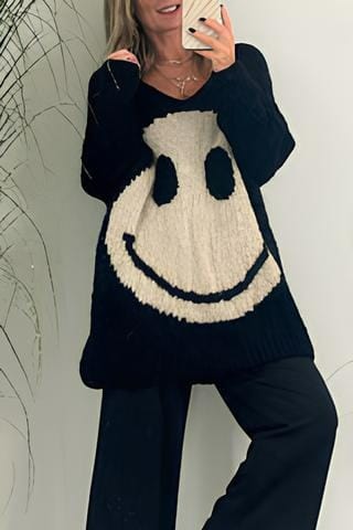 Tina - Sweater - Casual - Smiley Print - Ideal for Winter